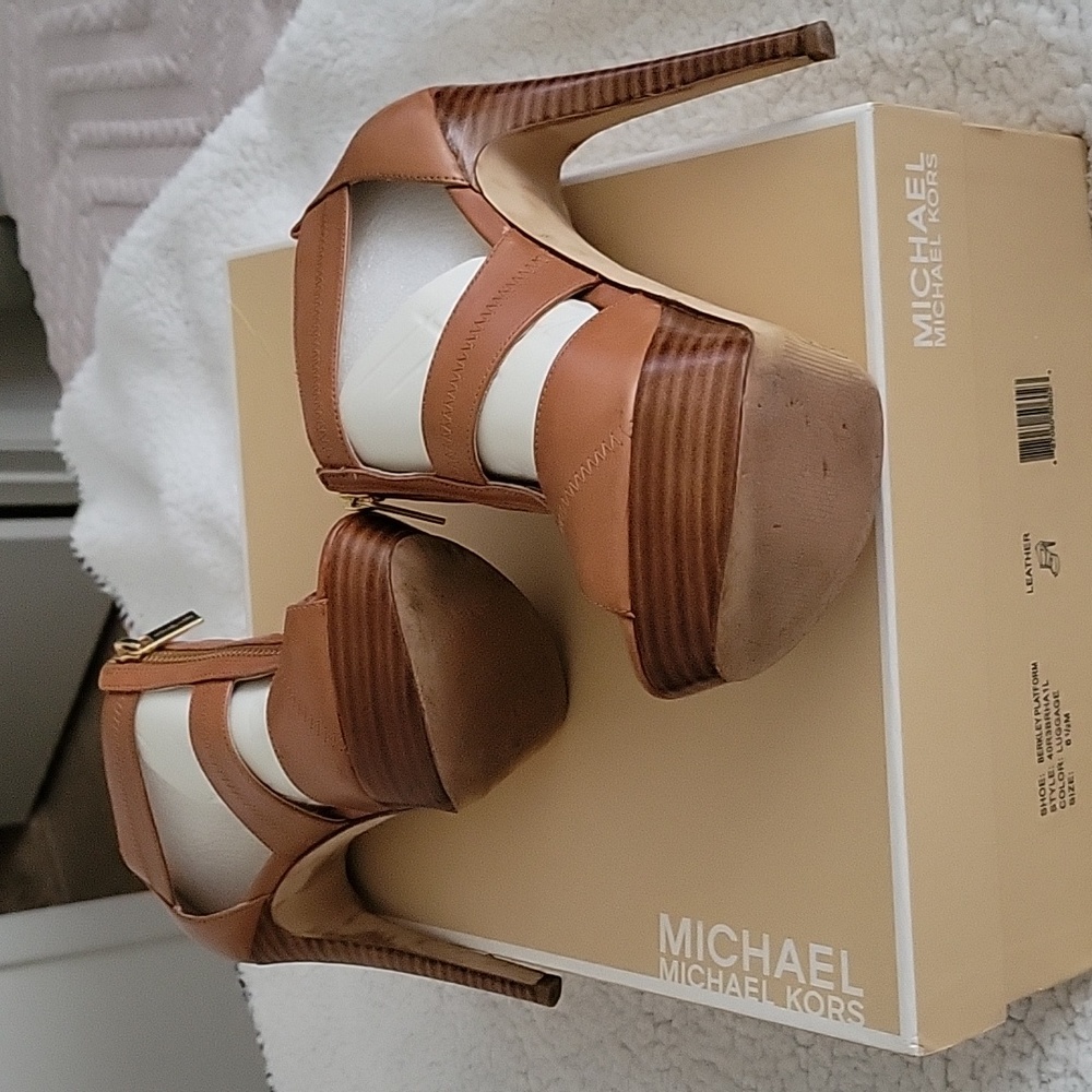 Shoes - Picture 3 of 4